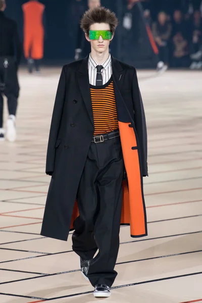 Look 34